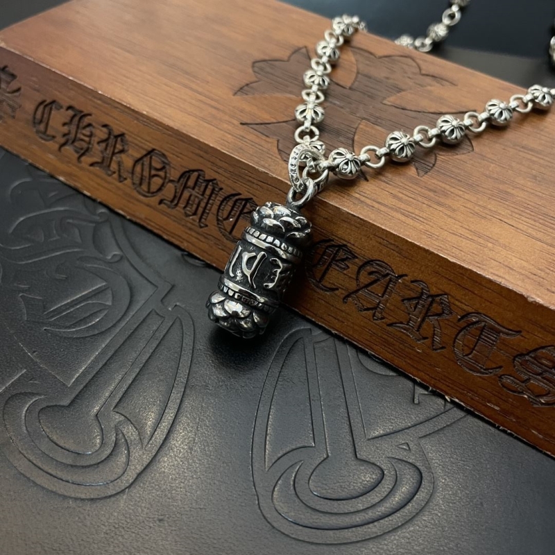 Ch*0me He**ts necklaces